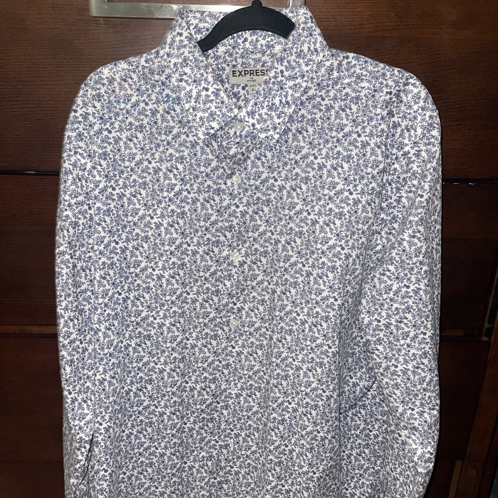 🌺Express Floral print dress shirt 🌺